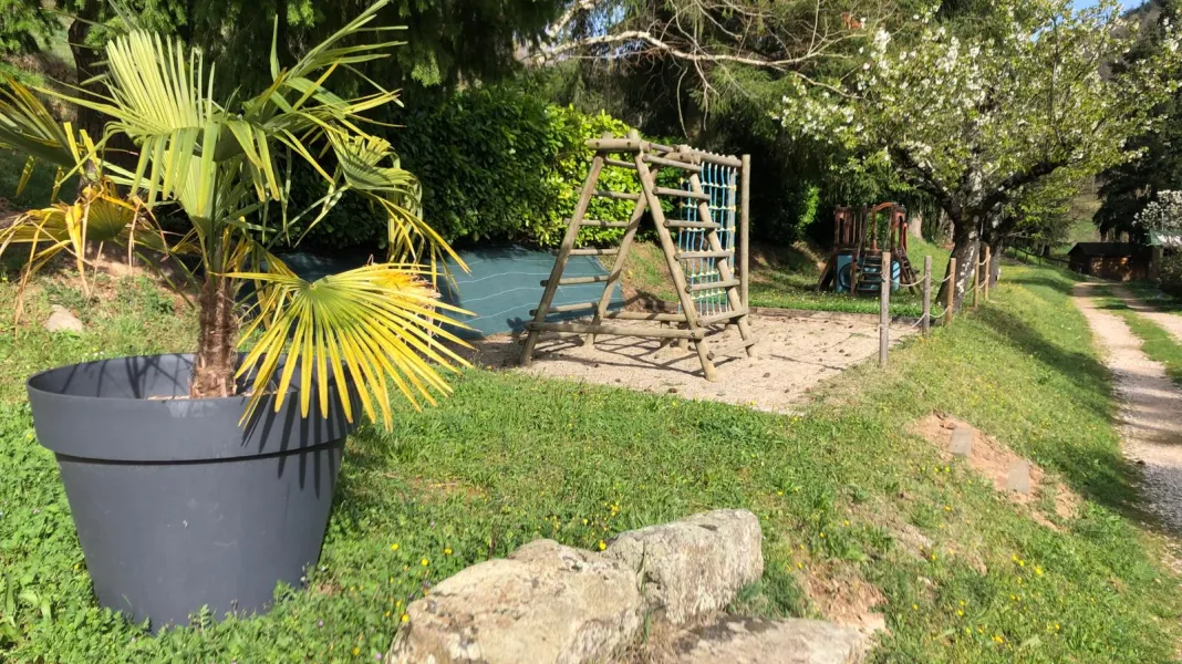 CAMPING LES BERGES DU DOUX