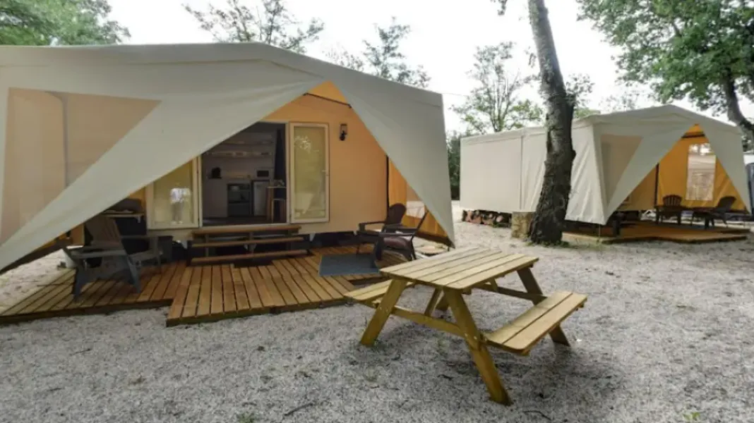 CAMPING LES GENÊTS D'OR