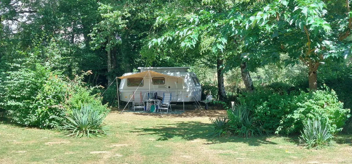 EN CAMPAGNE (CAMPING & GÎTES)