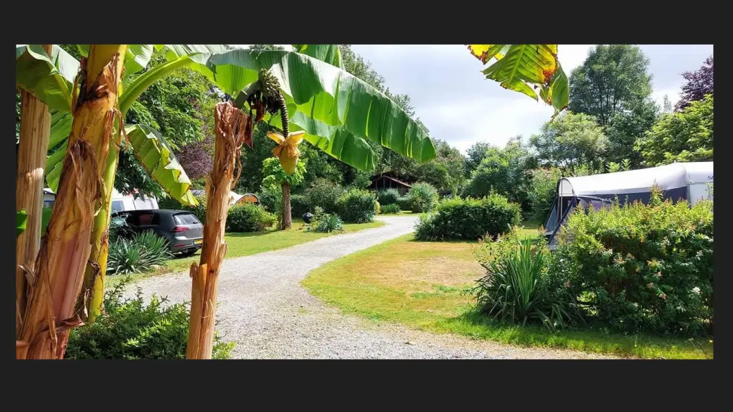 EN CAMPAGNE (CAMPING & GÎTES)